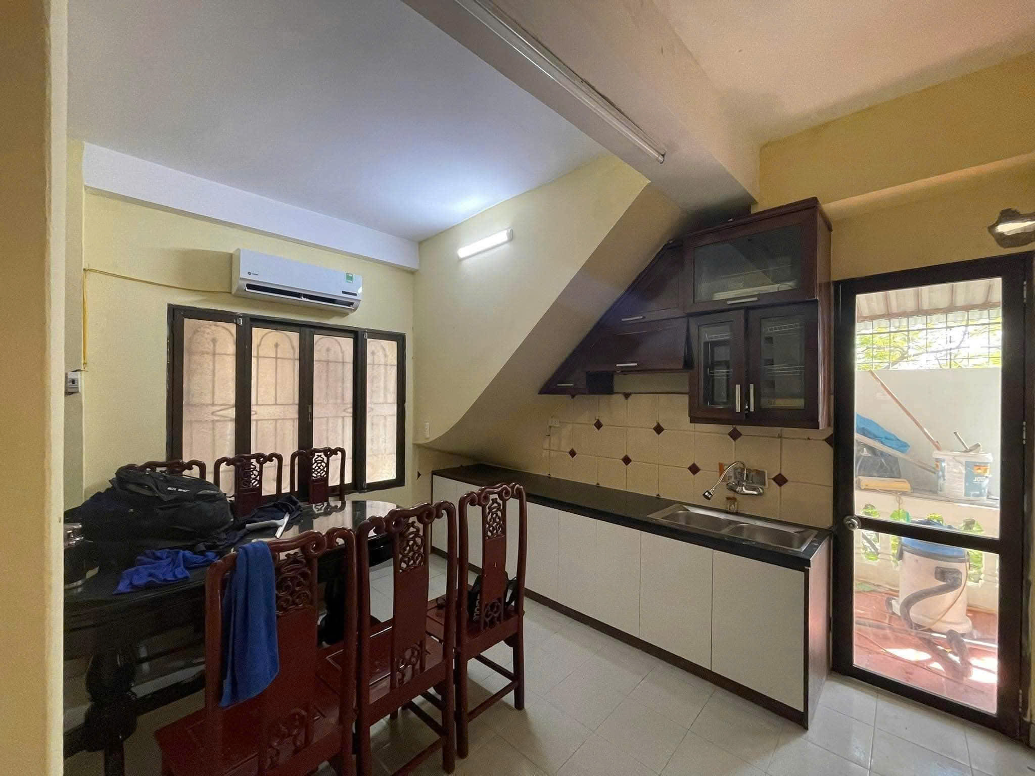 Cho thuê căn hộ Tập thể tầng 5 ngõ 805 Giải Phóng 120m2, 3 ngủ, 9 Triệu Full đồ - Ảnh 1